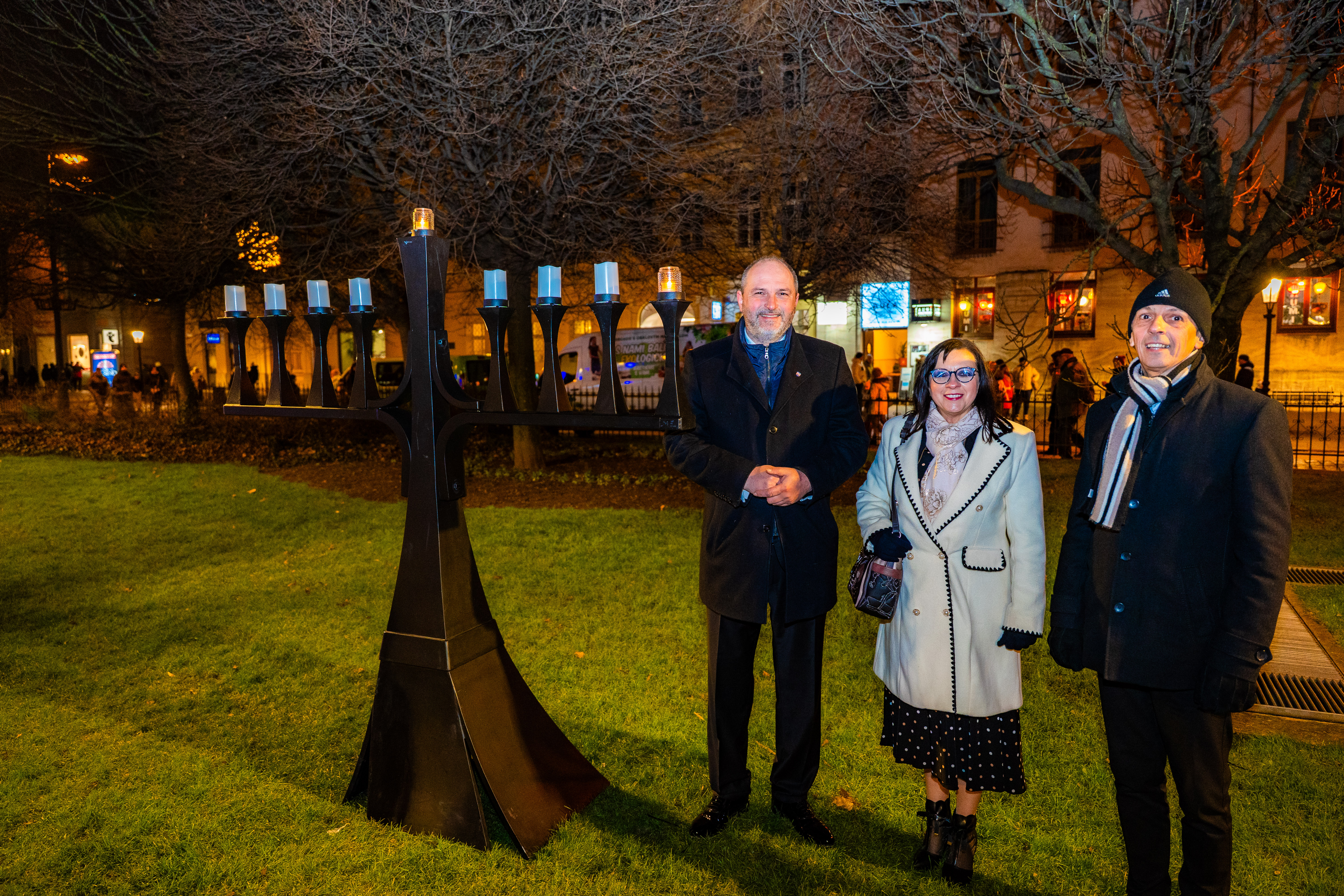 obrad zapalenia prvej chanukovej sviecky  -33